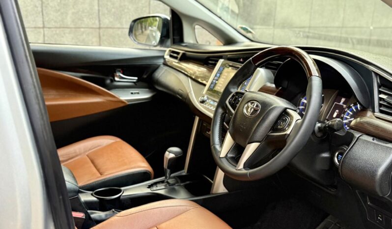 TOYOTA INNOVA CRYSTA 2.8 Z full