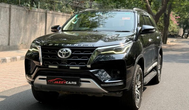TOYOTA FORTUNER 4X2 full