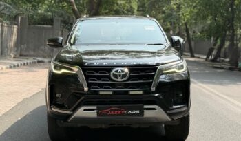 TOYOTA FORTUNER 4X2 full