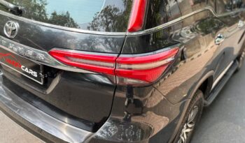 TOYOTA FORTUNER 4X2 full