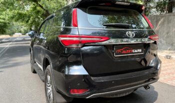 TOYOTA FORTUNER 4X2 full
