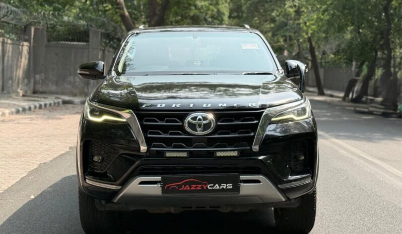 TOYOTA FORTUNER 4X2 full