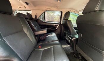 TOYOTA FORTUNER 4X2 full