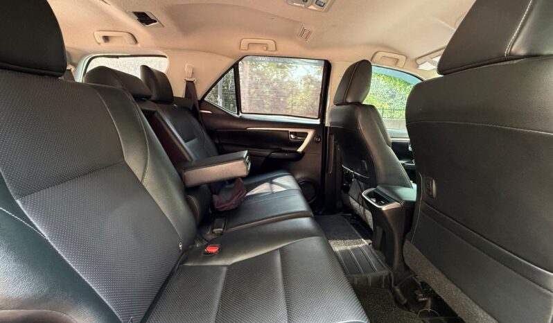 TOYOTA FORTUNER 4X2 full