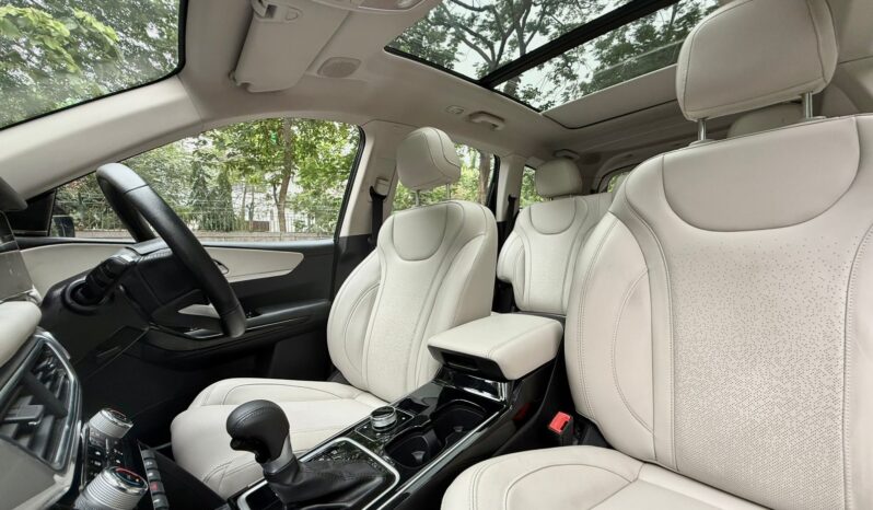 MAHINDRA XUV 700 AX7 LUXURY PACK full