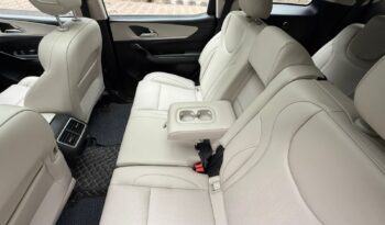 MAHINDRA XUV 700 AX7 LUXURY PACK full