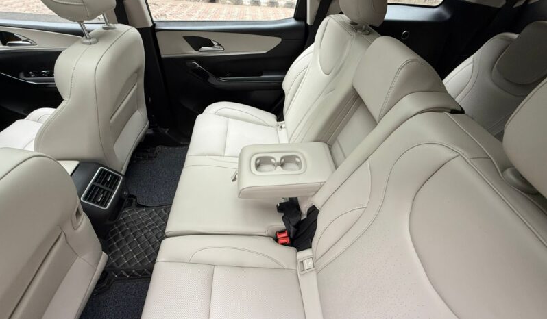 MAHINDRA XUV 700 AX7 LUXURY PACK full