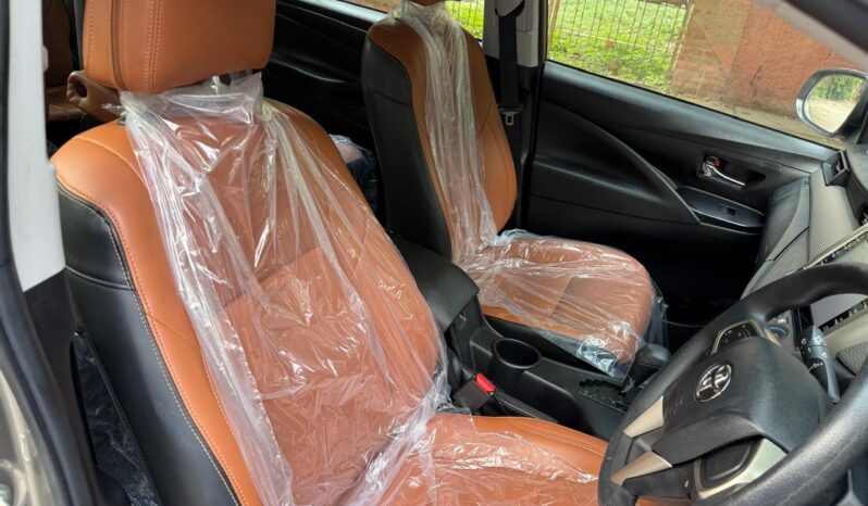 TOYOTA INNOVA CRYSTA G-AT 2.4 full