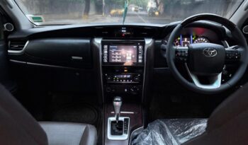 TOYOTA FORTUNER 3.0 4X4 full