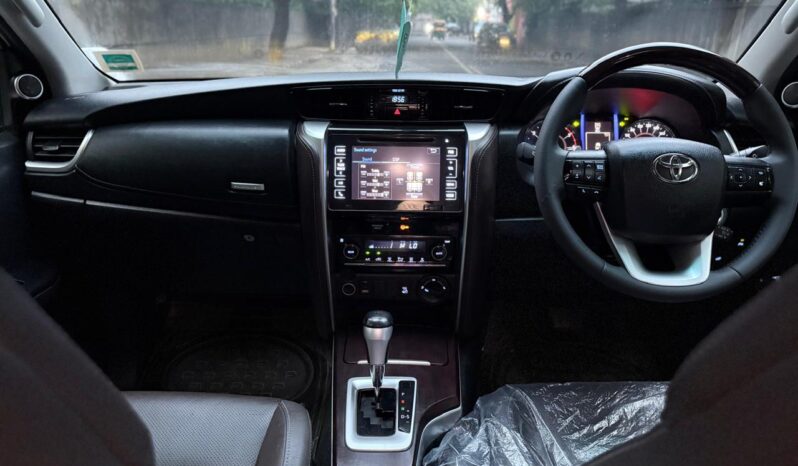 TOYOTA FORTUNER 3.0 4X4 full