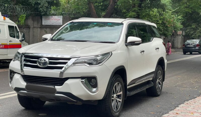 TOYOTA FORTUNER 4X4 full