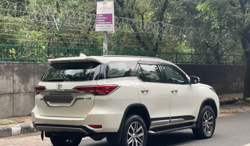 TOYOTA FORTUNER 4X4 full