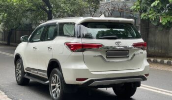 TOYOTA FORTUNER 4X4 full