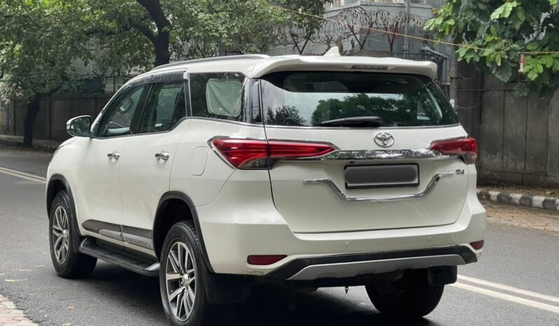 TOYOTA FORTUNER 4X4 full