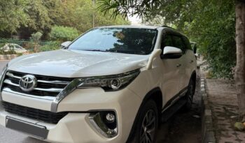 TOYOTA FORTUNER 4X4 full