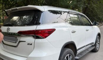 TOYOTA FORTUNER 4X4 full