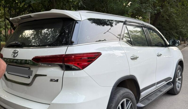 TOYOTA FORTUNER 4X4 full