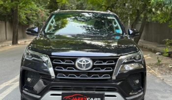TOYOTA FORTUNER 4X4 full