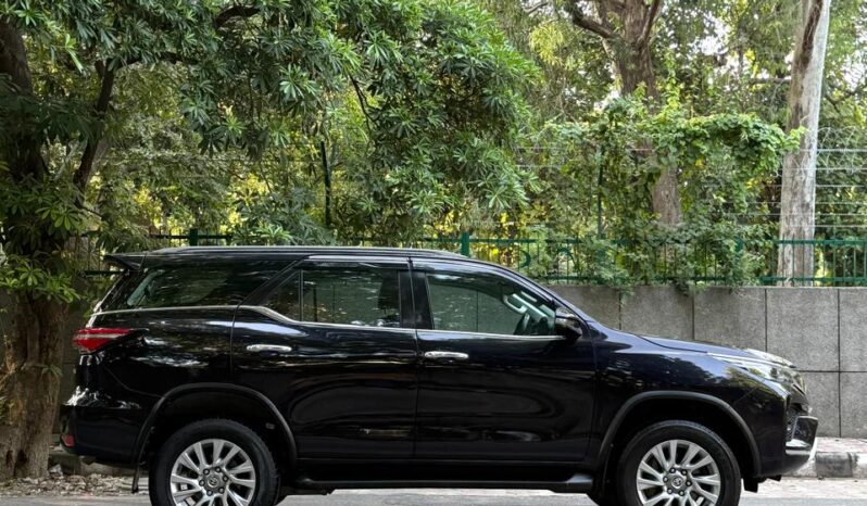 TOYOTA FORTUNER 4X4 full
