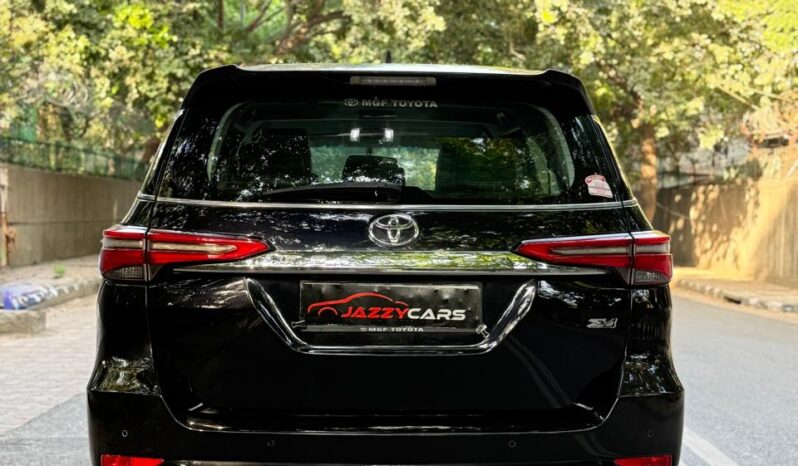 TOYOTA FORTUNER 4X4 full