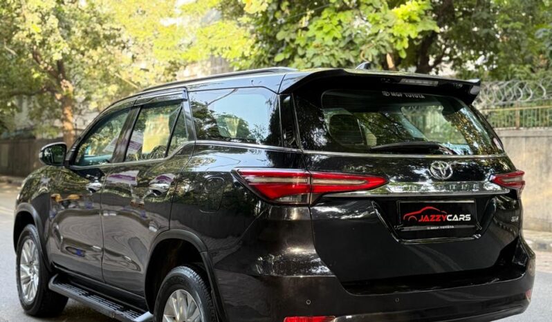 TOYOTA FORTUNER 4X4 full