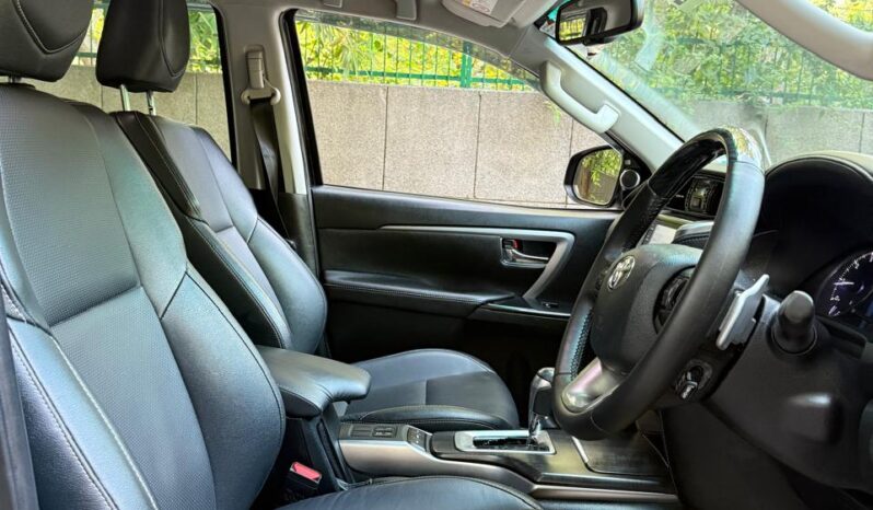 TOYOTA FORTUNER 4X4 full