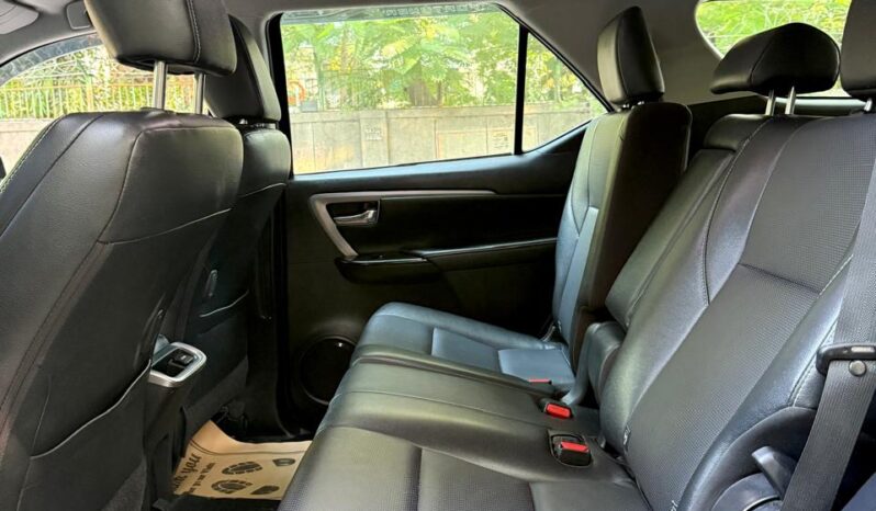 TOYOTA FORTUNER 4X4 full