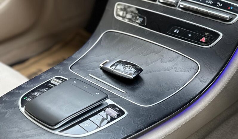 MERCEDES-BENZ E220D EXCLUSIVE full