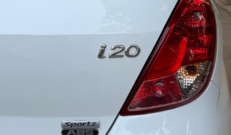 HYUNDAI i20 SPORTZ full