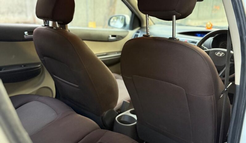 HYUNDAI i20 SPORTZ full