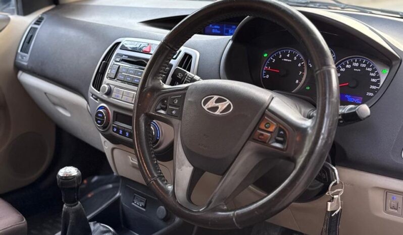 HYUNDAI i20 SPORTZ full