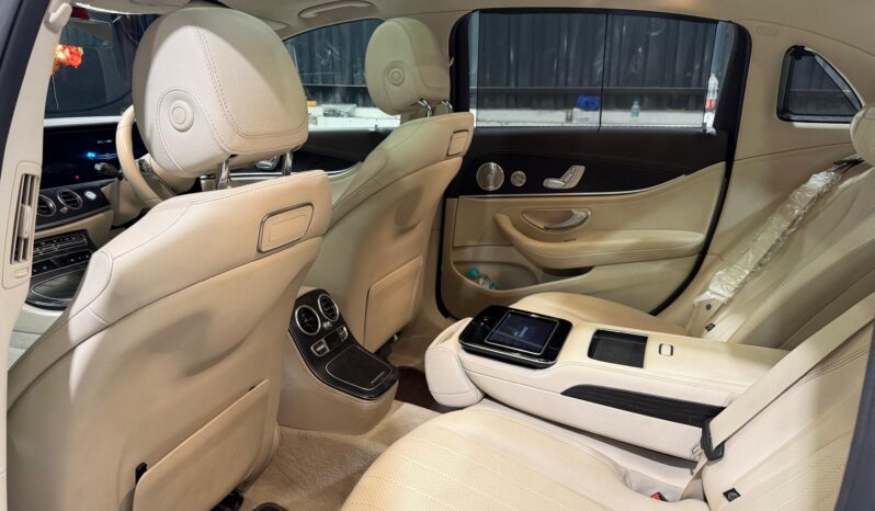 MERCEDES-BENZ E200 full