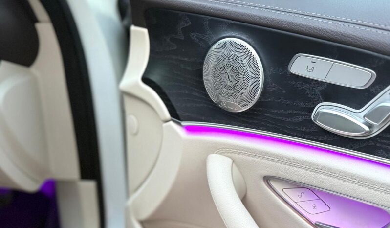 MERCEDES-BENZ E200 full
