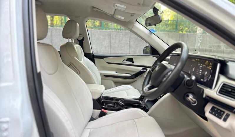 MAHINDRA XUV 700 AX3 CONVERTED TO AX7L full