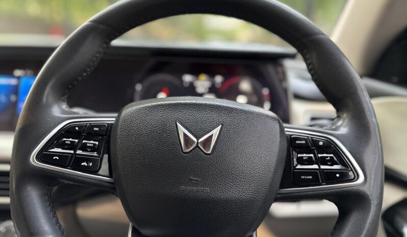MAHINDRA XUV 700 AX3 CONVERTED TO AX7L full
