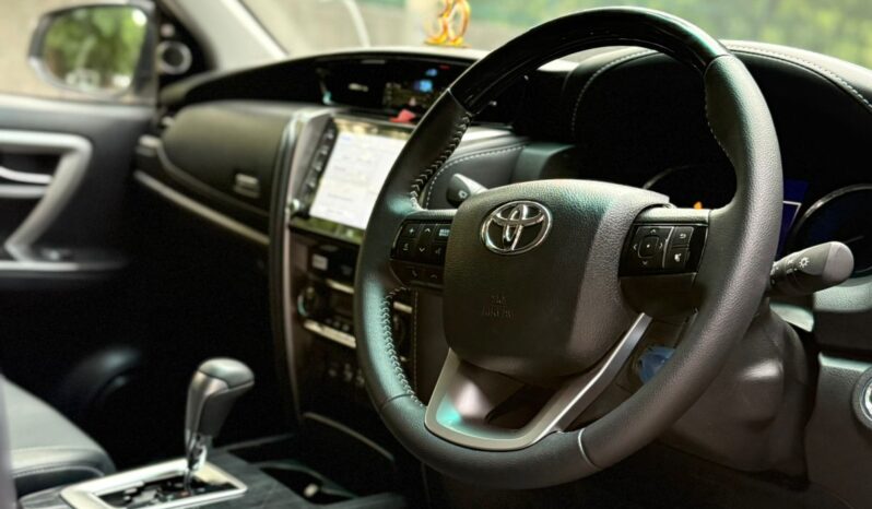 TOYOTA FORTUNER 4X4 SIGMA full