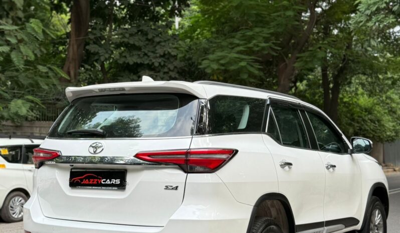 TOYOTA FORTUNER 4X4 SIGMA full