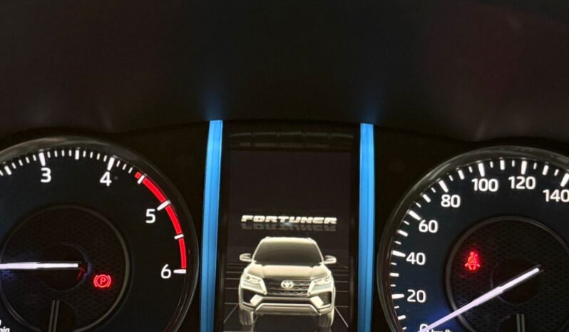 TOYOTA FORTUNER 4X4 SIGMA full