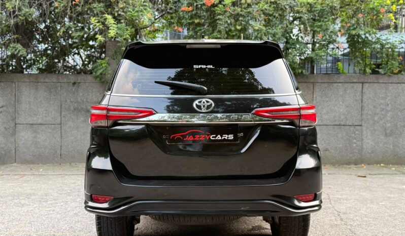 TOYOTA FORTUNER 4X2 full