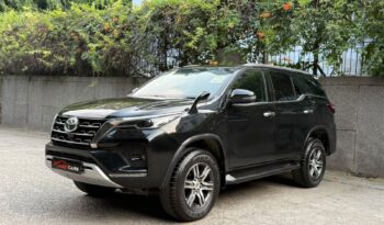 TOYOTA FORTUNER 4X2 full