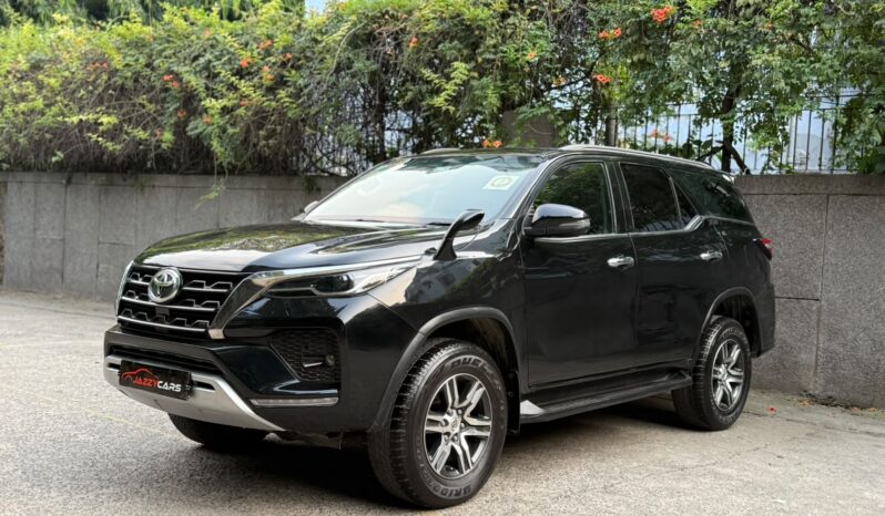 TOYOTA FORTUNER 4X2 full