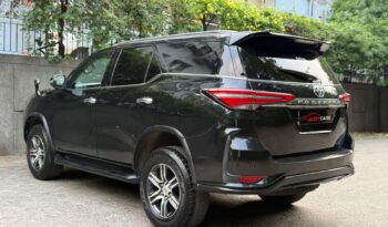 TOYOTA FORTUNER 4X2 full