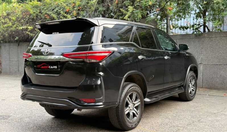 TOYOTA FORTUNER 4X2 full
