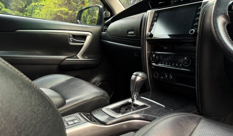 TOYOTA FORTUNER 4X2 full