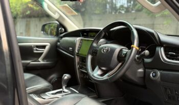 TOYOTA FORTUNER 4X2 full