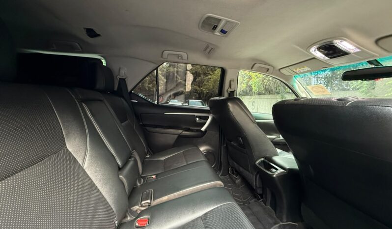 TOYOTA FORTUNER 4X2 full