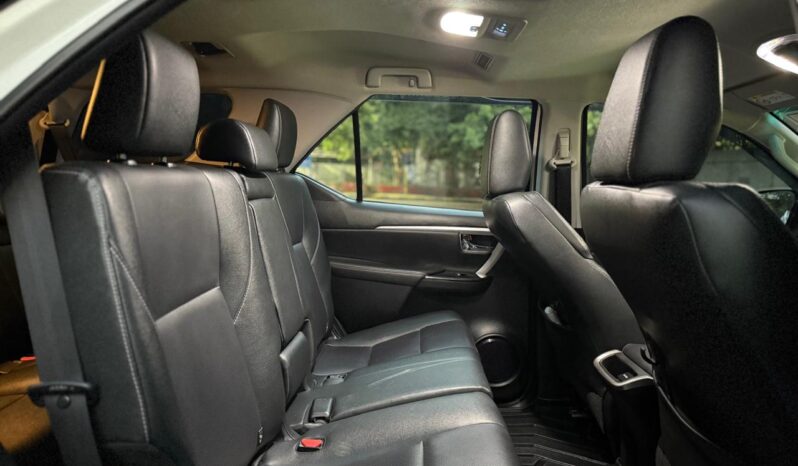 TOYOTA FORTUNER 4X2 full