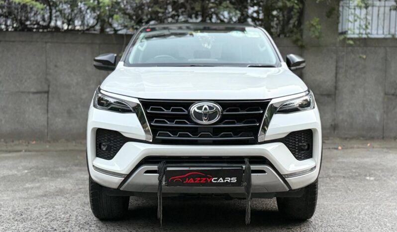 TOYOTA FORTUNER 4X2 full
