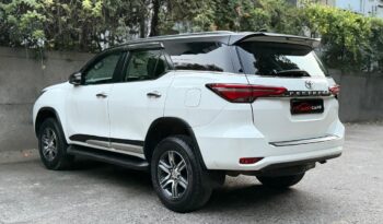 TOYOTA FORTUNER 4X2 full