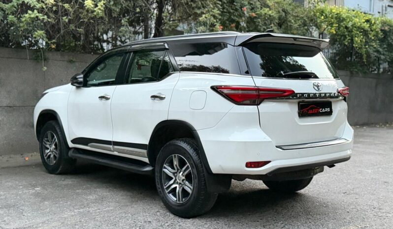 TOYOTA FORTUNER 4X2 full